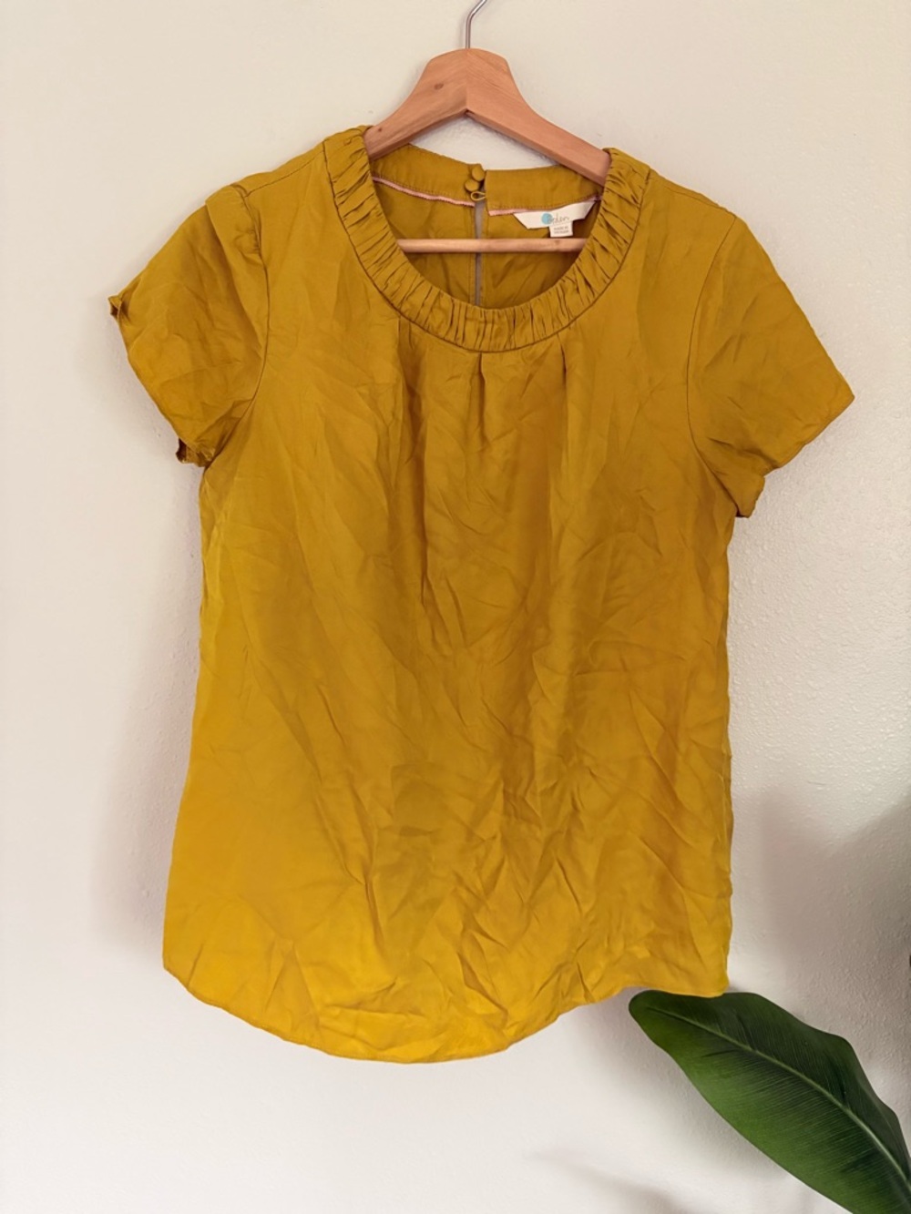 Boden Mustard Short-Sleeve Ruffle-Neck Blouse